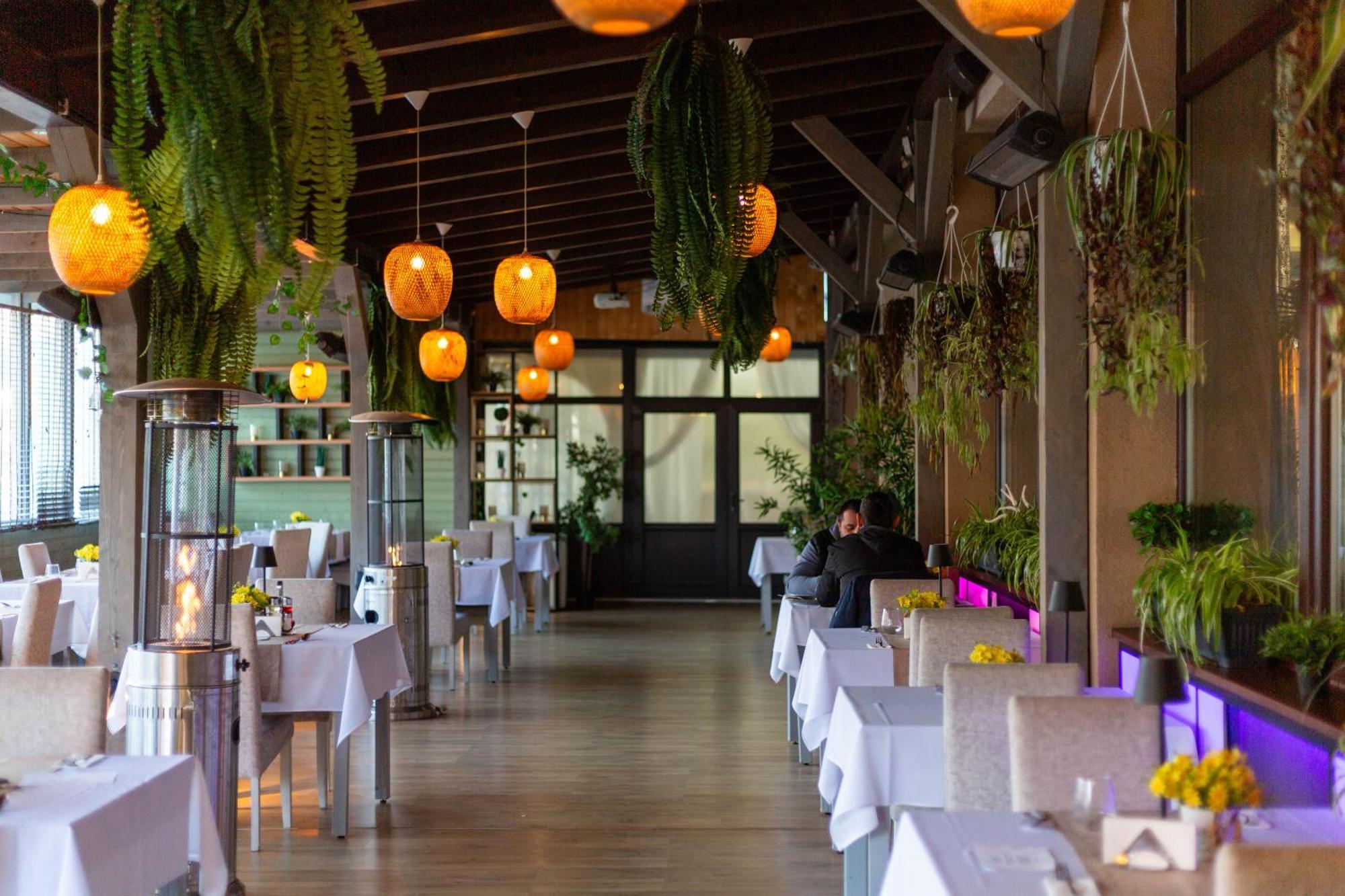 Hotel Restaurant Alesia Corunca Extérieur photo